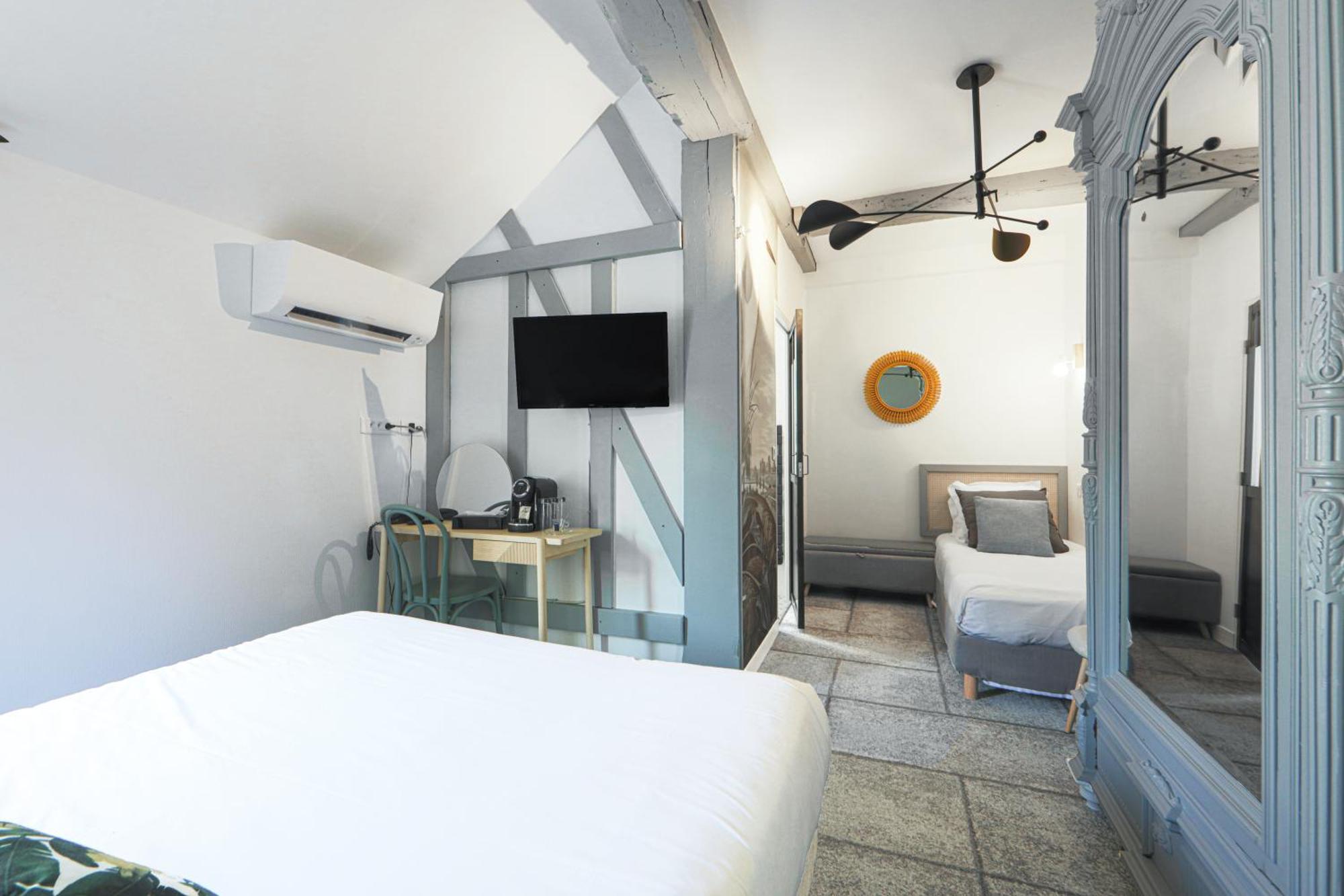 Logis Hotel & Restaurant Du Sauvage La Ferte-Gaucher Phòng bức ảnh