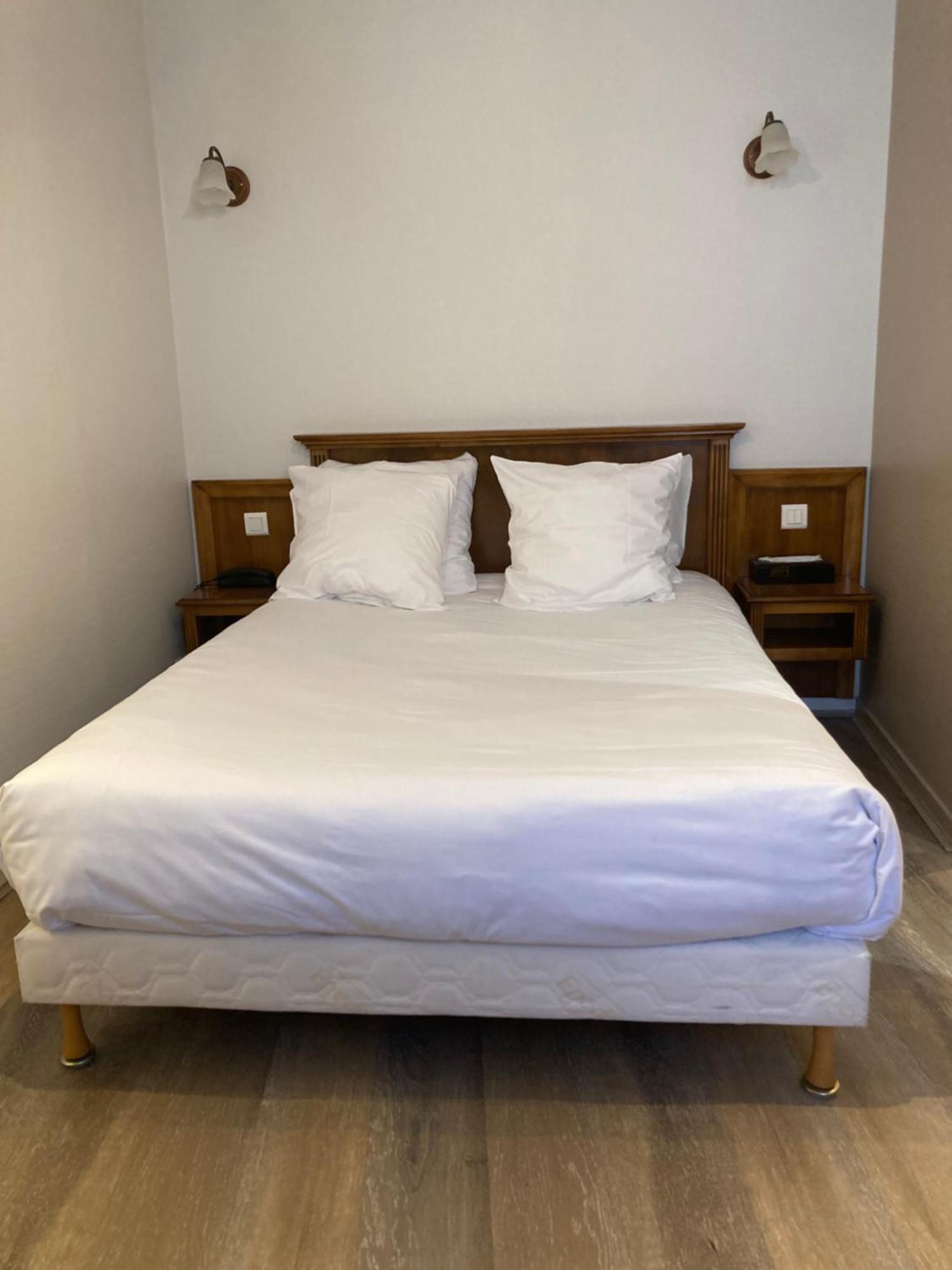 Logis Hotel & Restaurant Du Sauvage La Ferte-Gaucher Ngoại thất bức ảnh